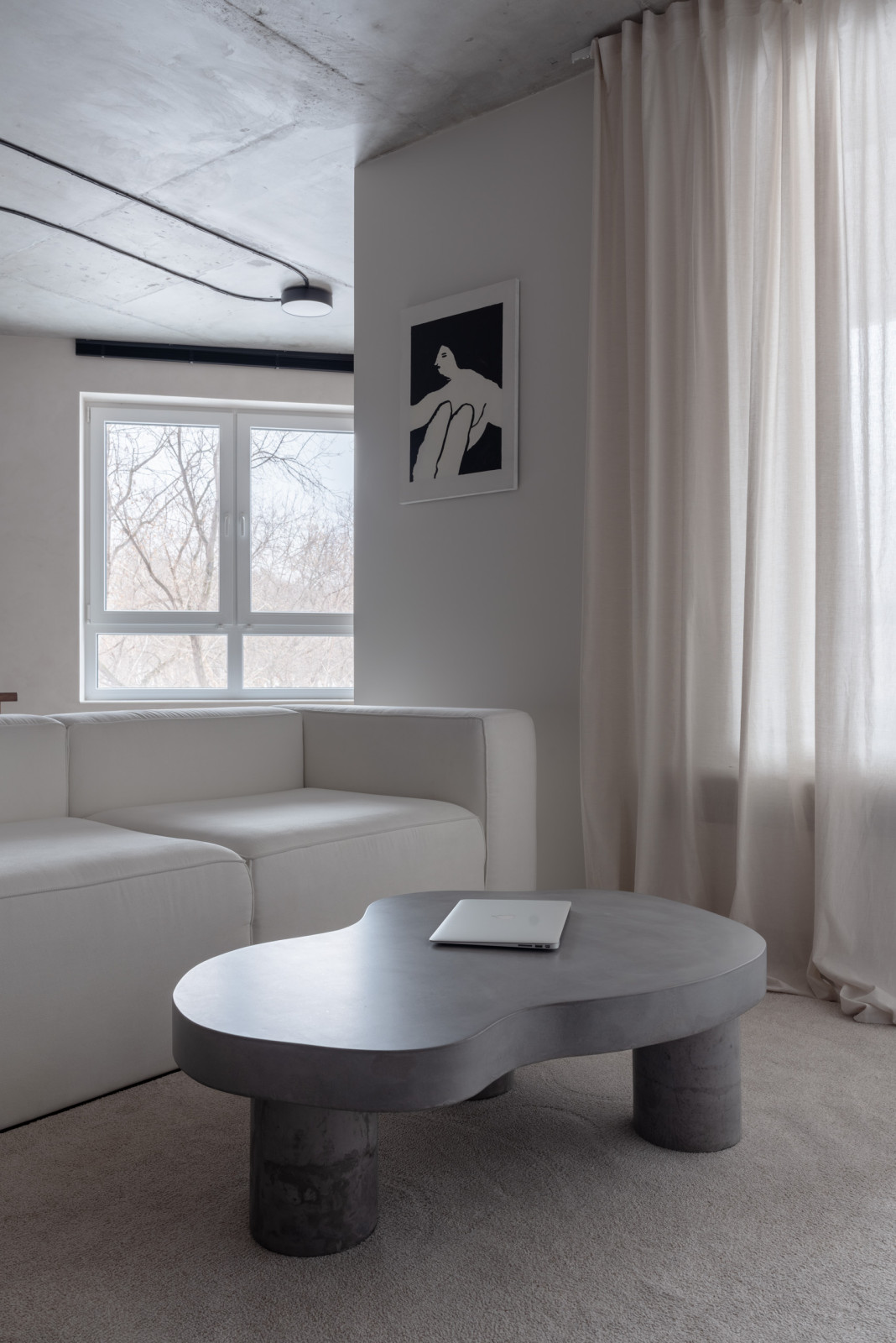 Houzz тур: Квартира для пары — с бетоном и остеклённой ванной