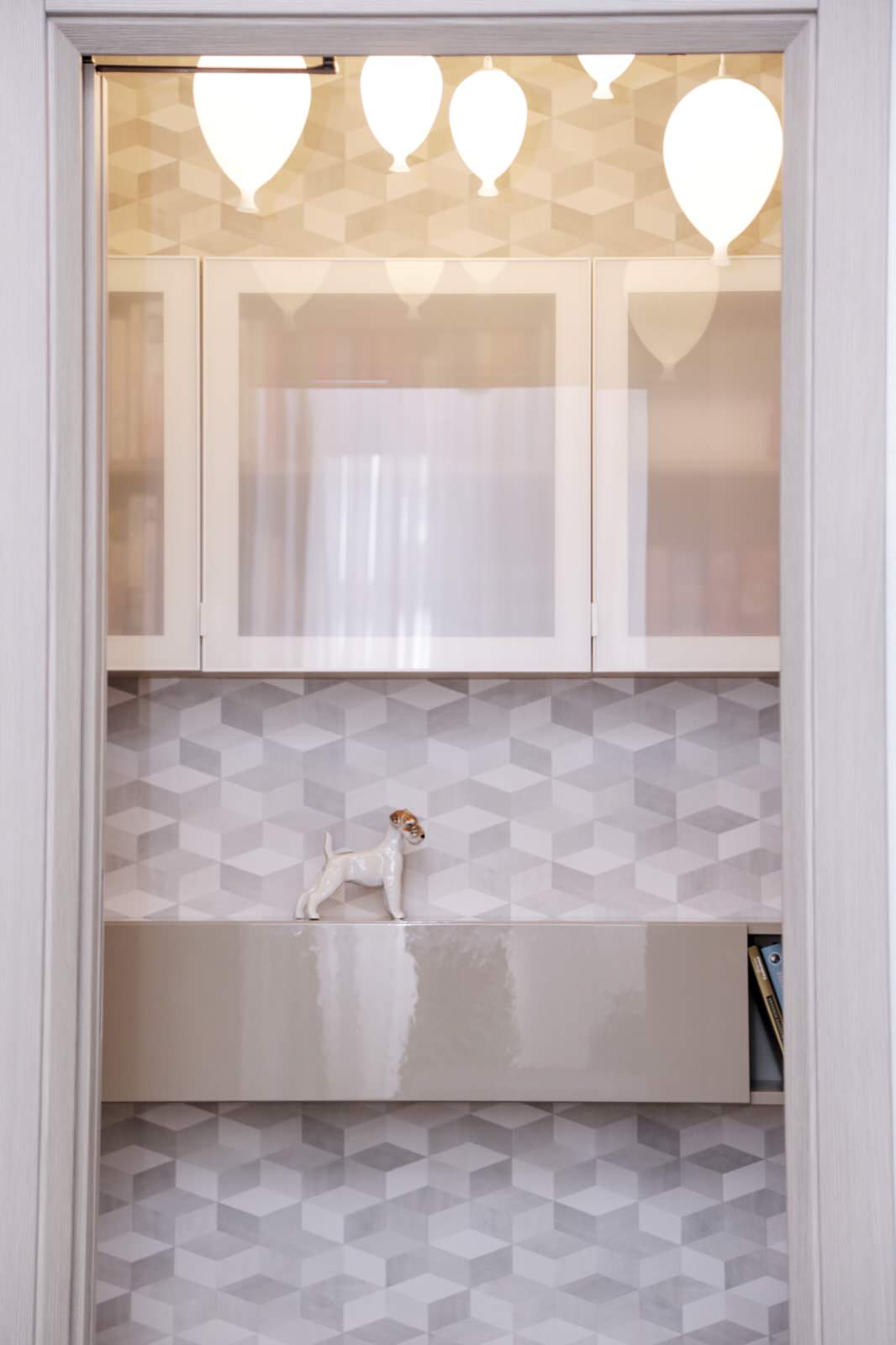 Пудровые оттенки и элегантная геометрия.