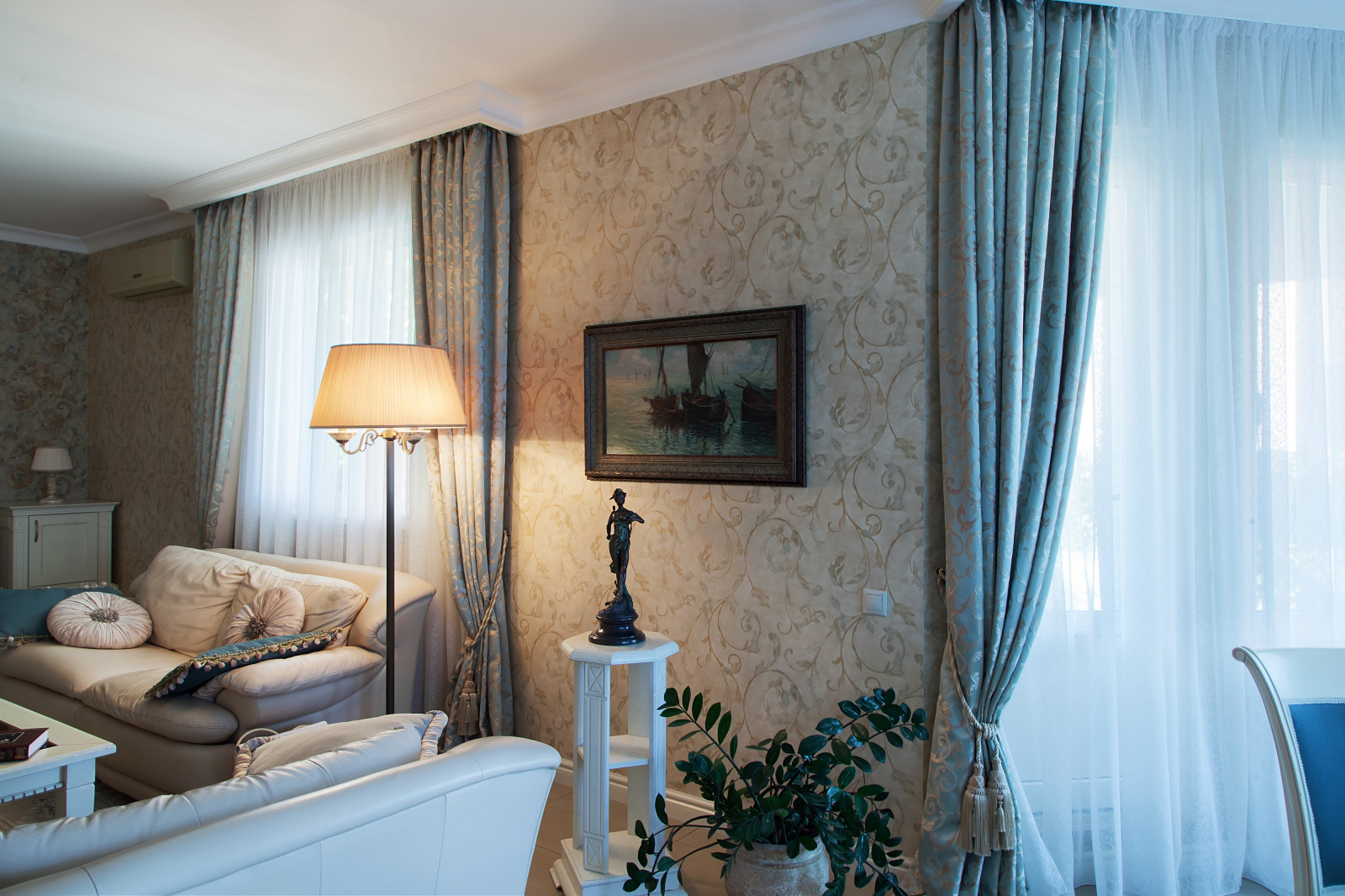 Гостиная, прихожая и холл в Классическом стиле. Фото реализованоного проекта