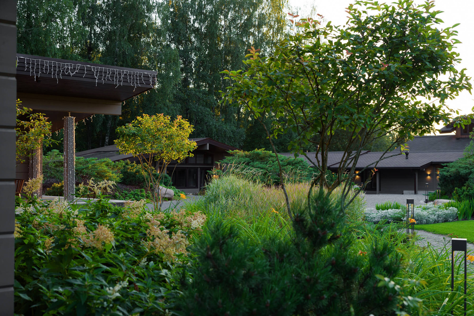 За тремя холмами