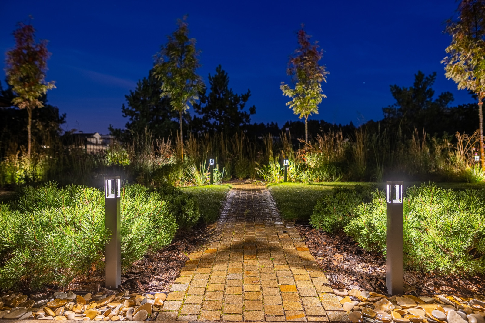 Ландшафтная подсветка участка в КП Ренессанс Парк