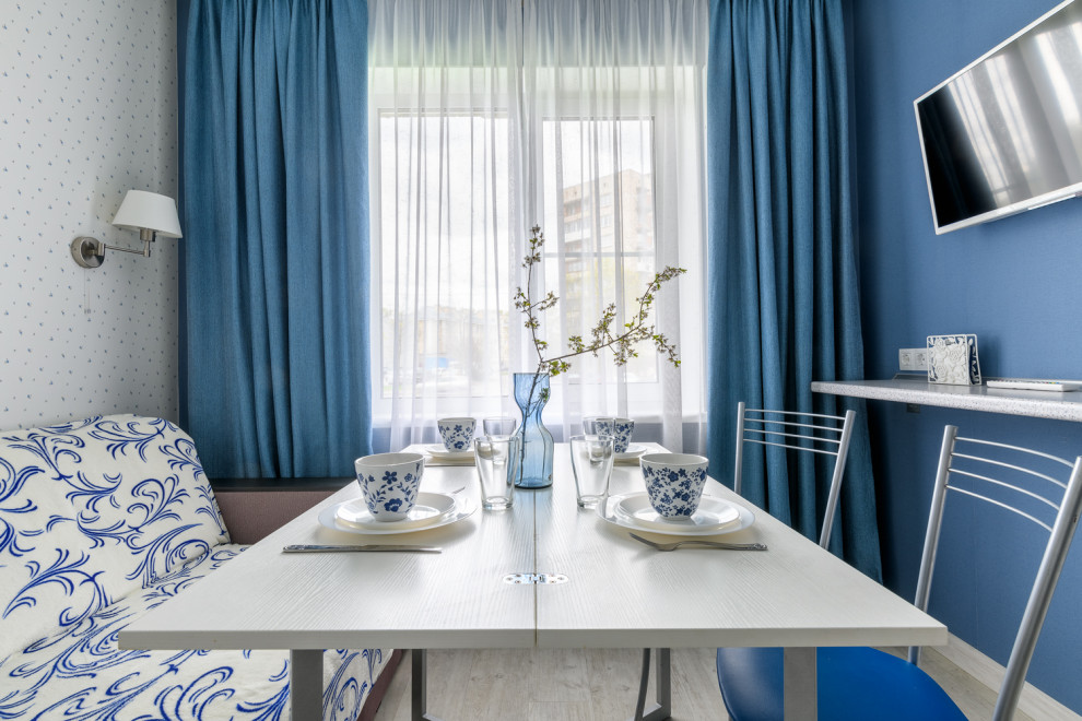 Окно и обеденная зона