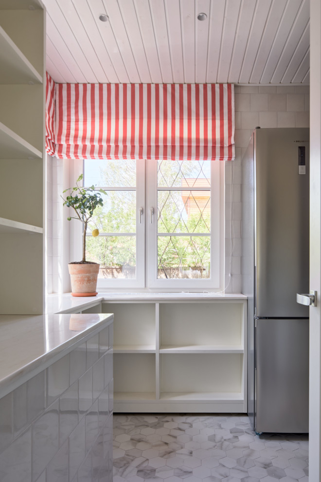 Столовая и кухня в розовую полоску