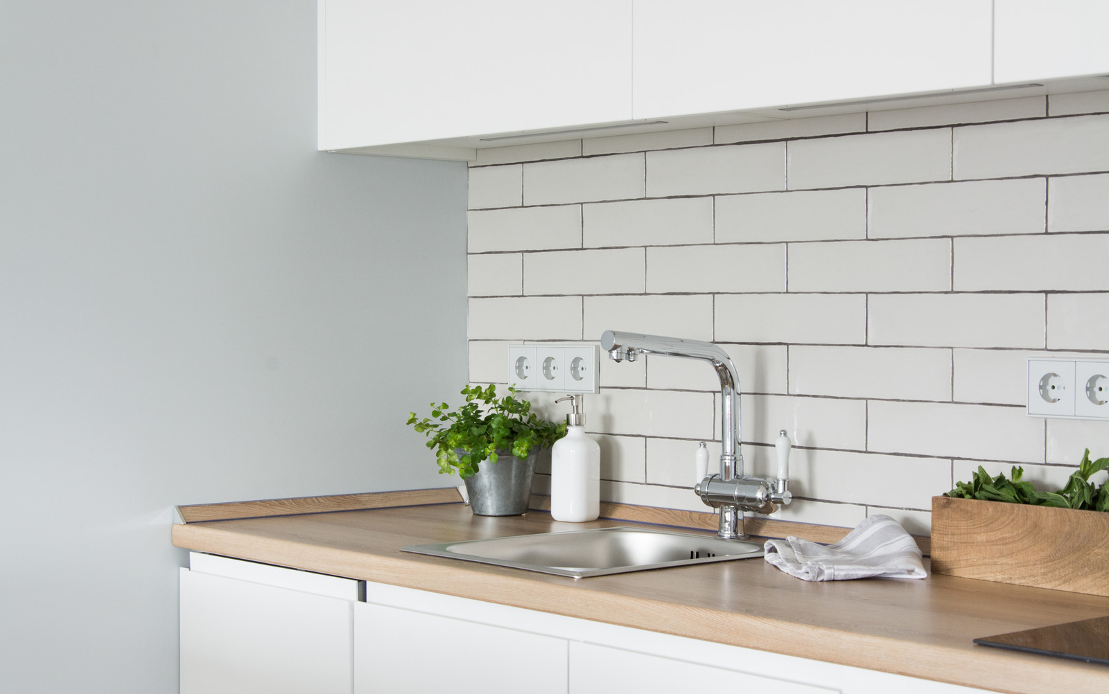 Легкая квартира с темной спальней