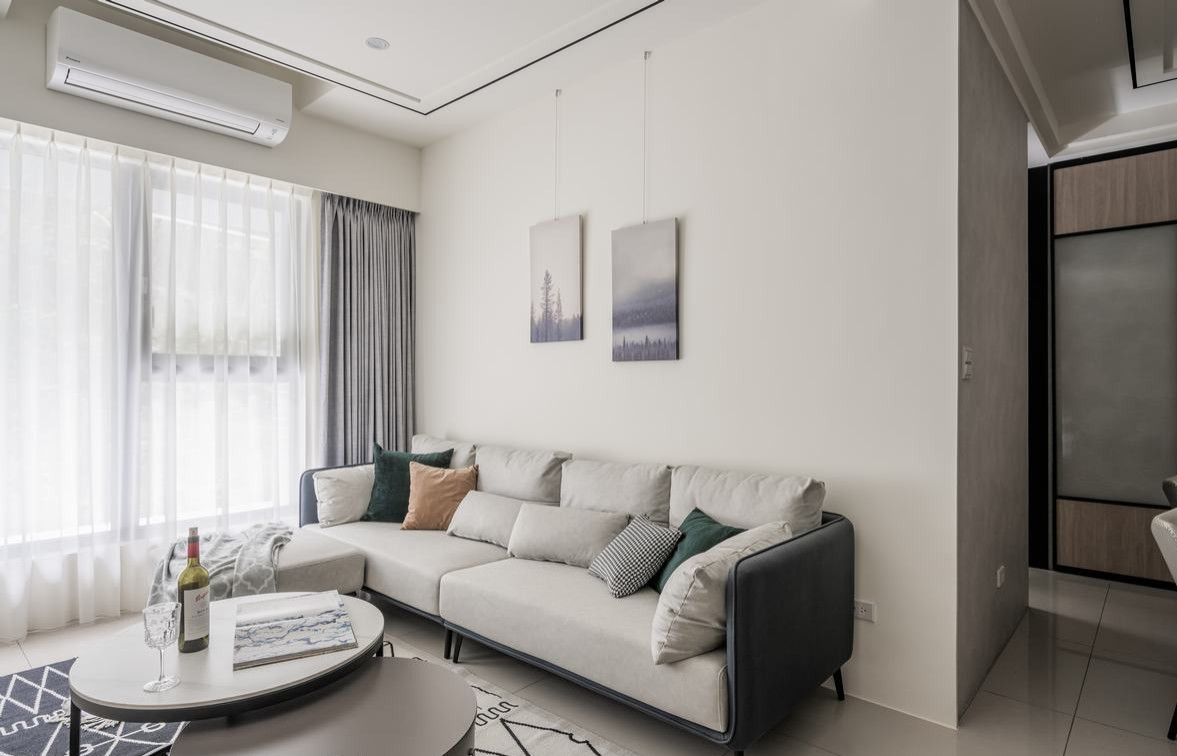 Благородные кремовые тона в современной квартире для большой семьи от L DESIGN