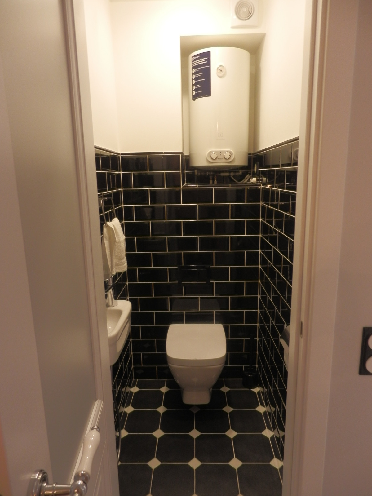 Современный черный