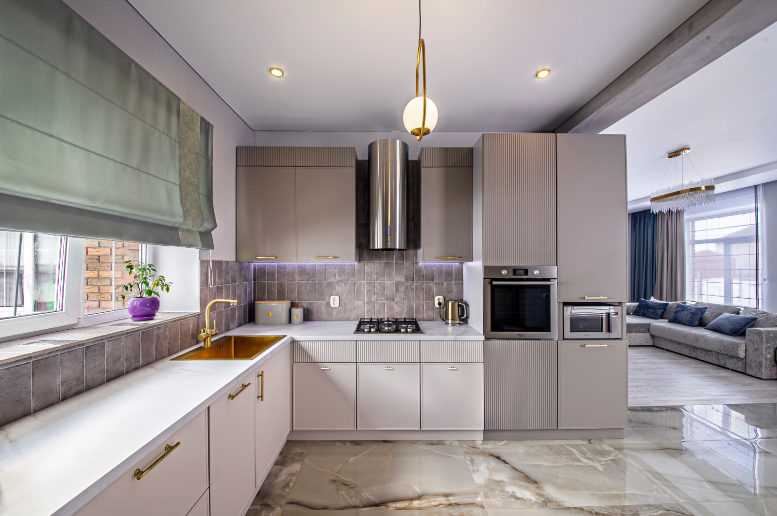 Кухня в коттеджном поселке "Новая Сергеевка"