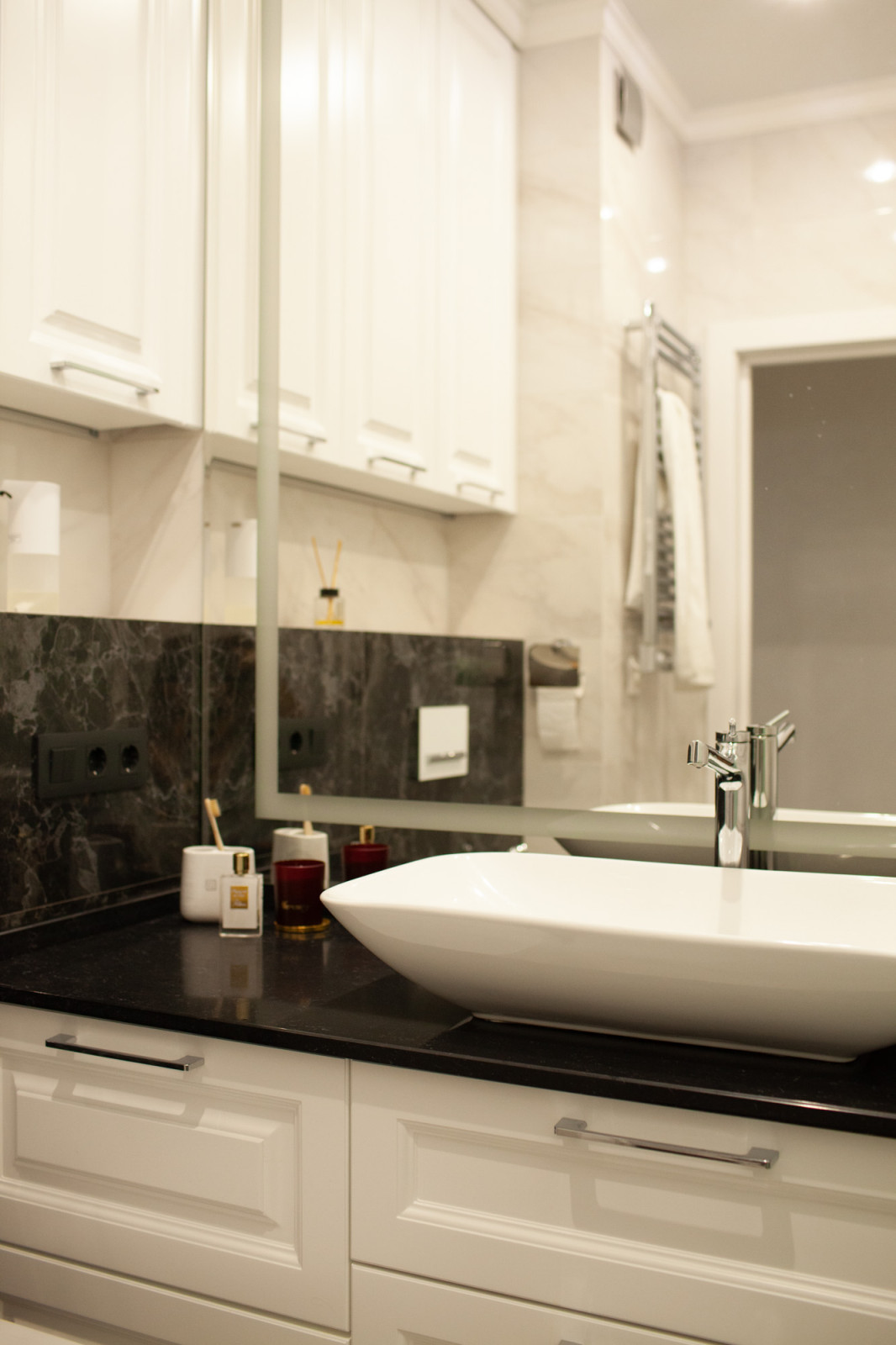 квартира в черно белых тонах