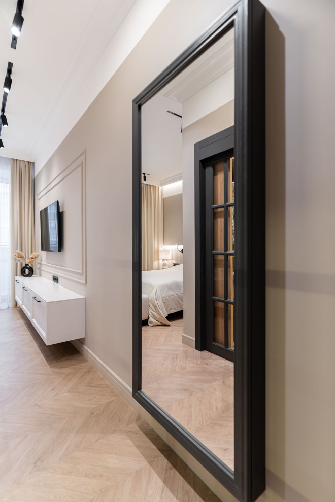 Зеркало напротив гардеробной