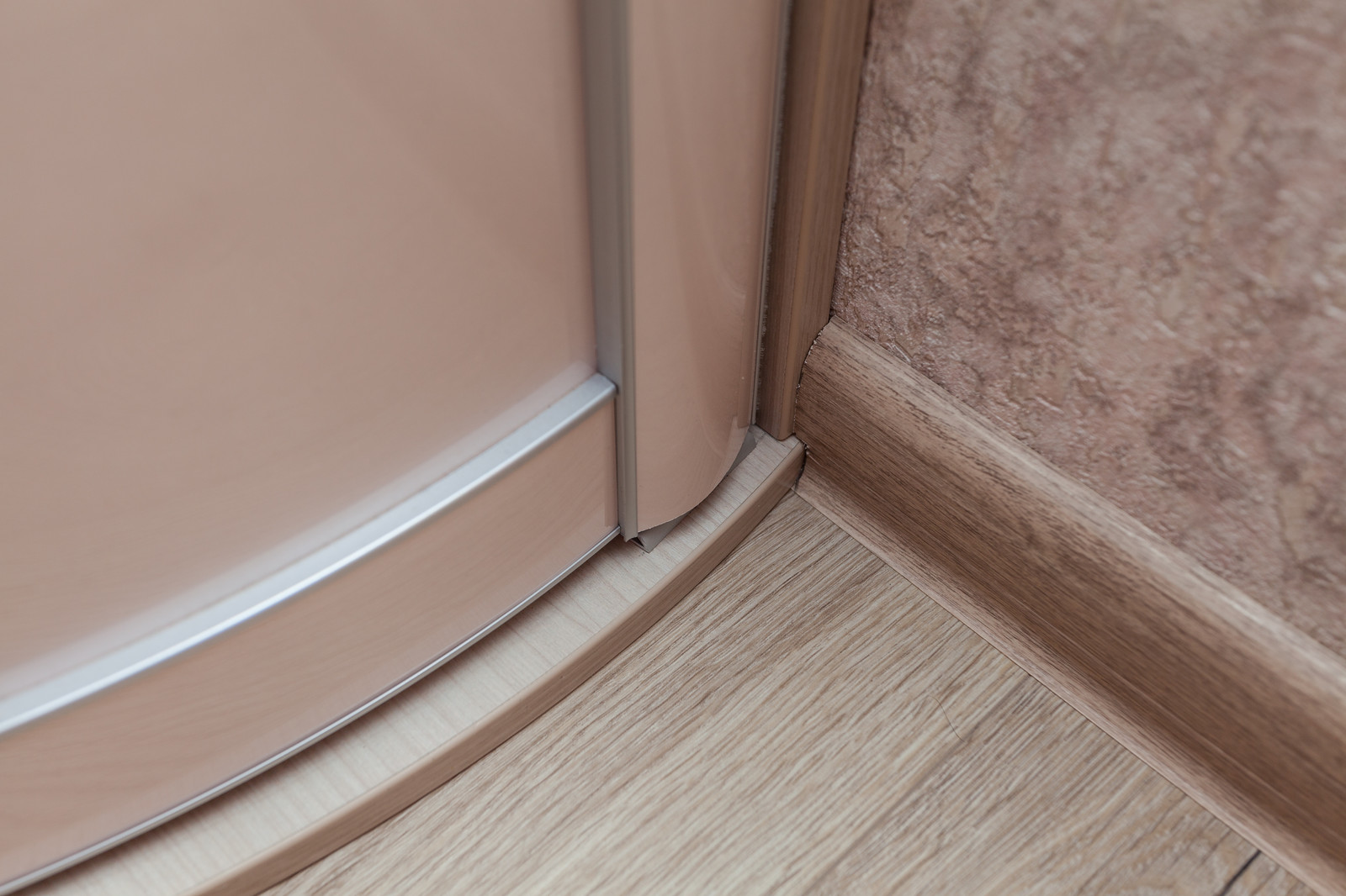 Шкаф купе с радиусными фасадами