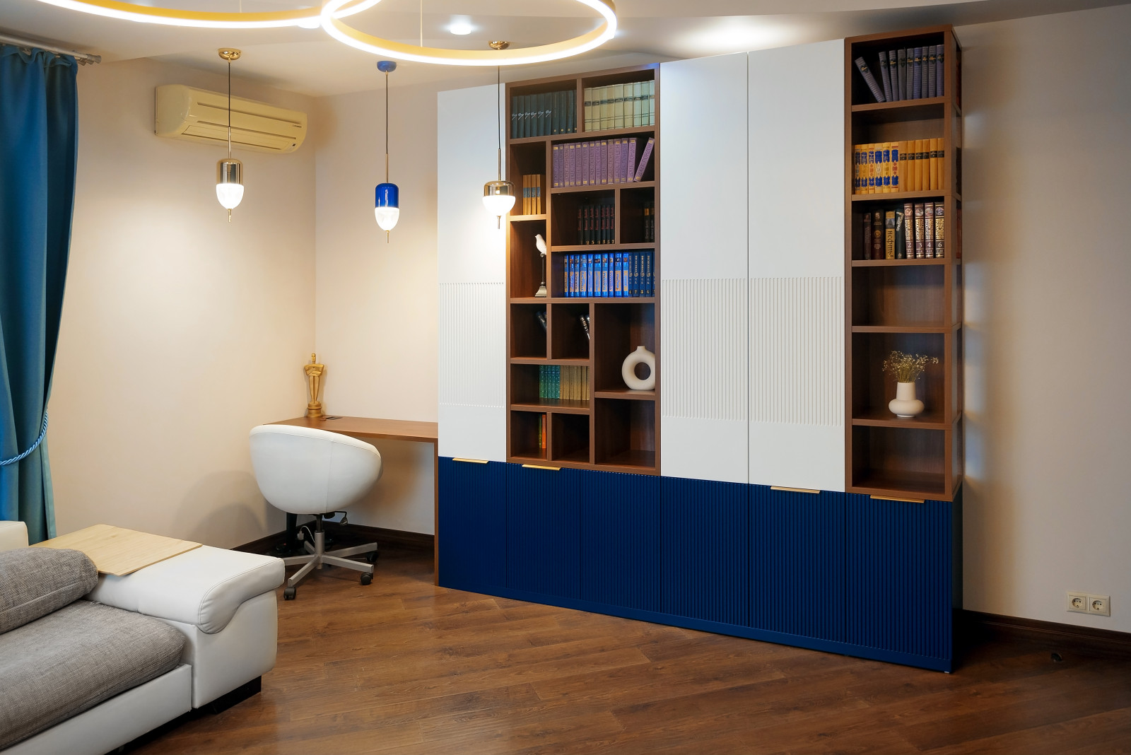 Шкафы и тумбы