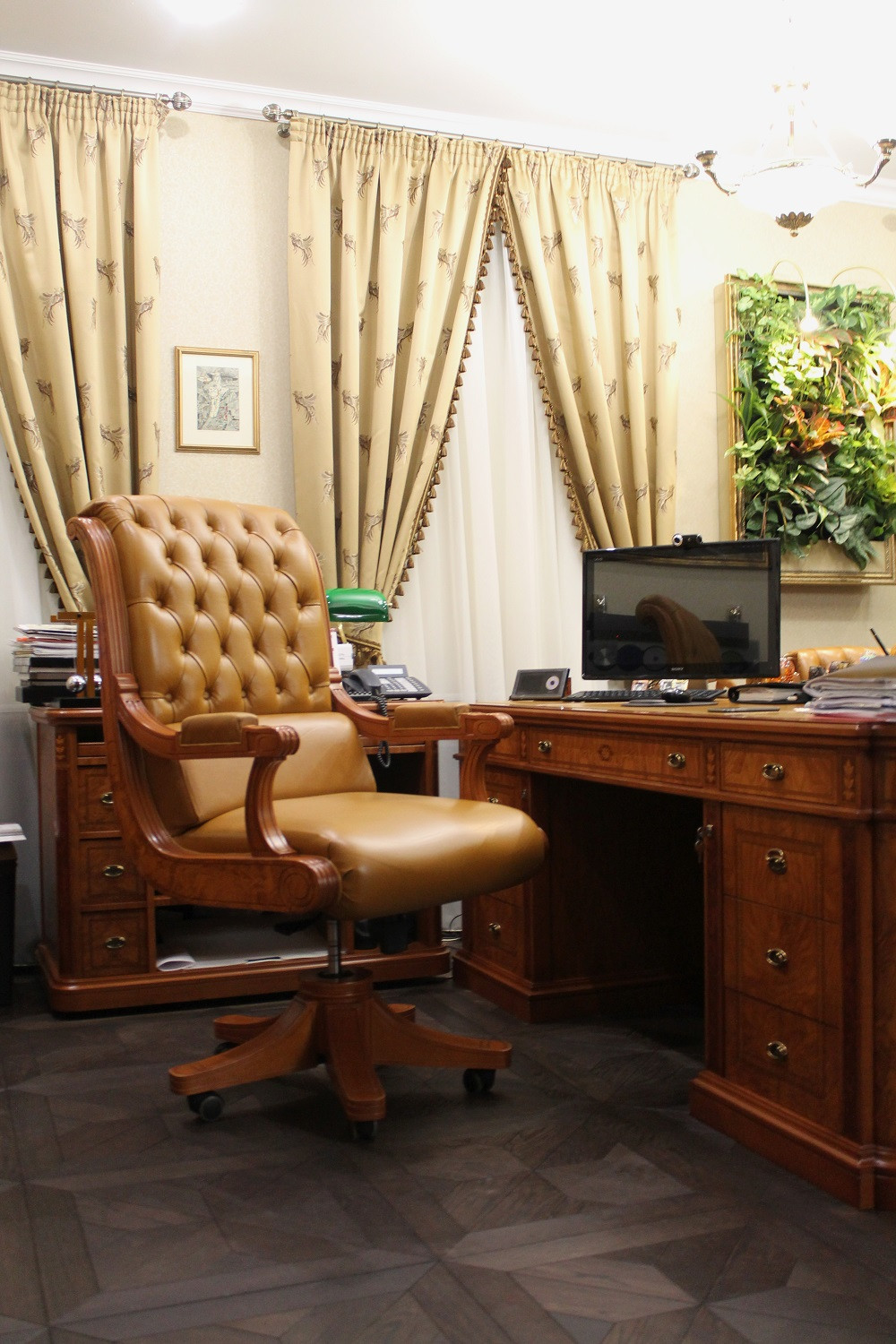 Классический кабинет в старом московском особняке