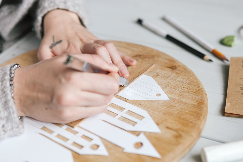 Своими руками: Вырезание из бумаги — волшебство на полке из ИКЕА