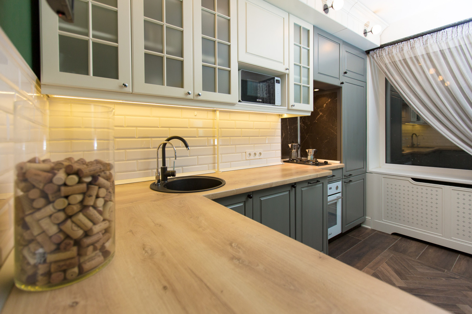 Кухня строгих форм для мужчины хирурга