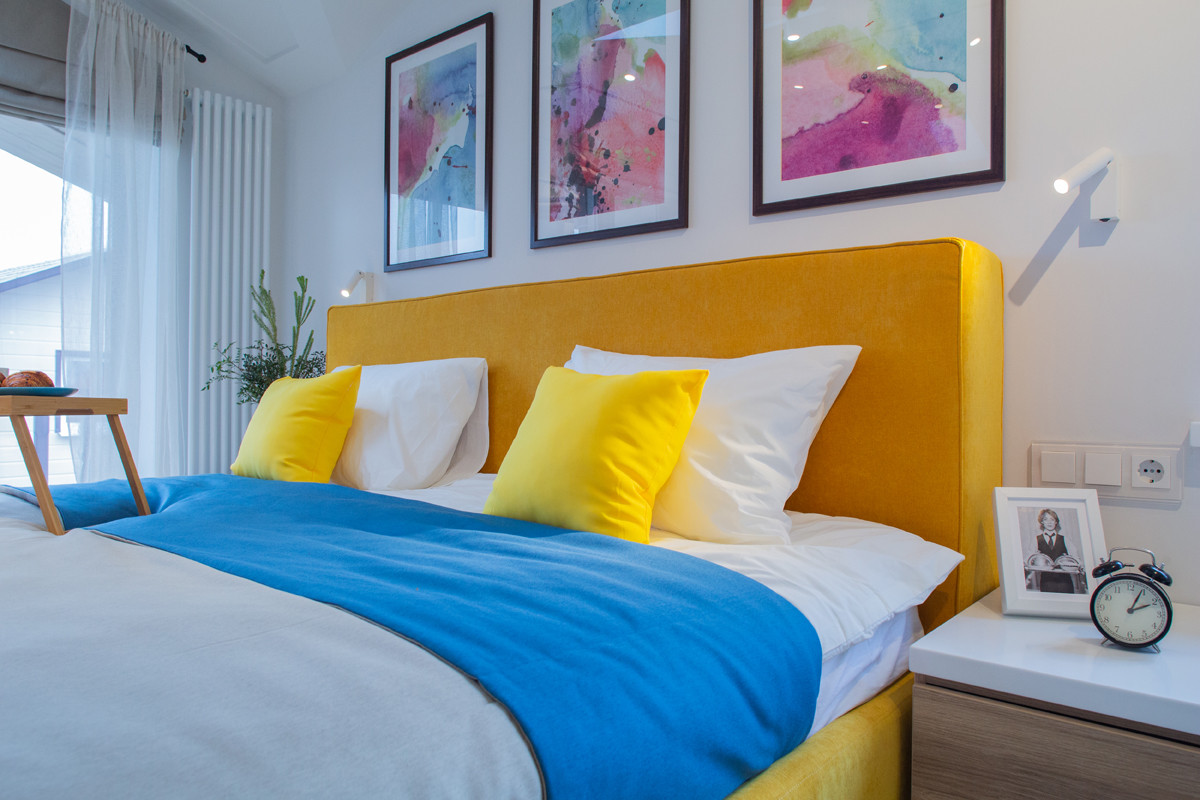 Люкс с парящей кроватью и стеклянной стеной