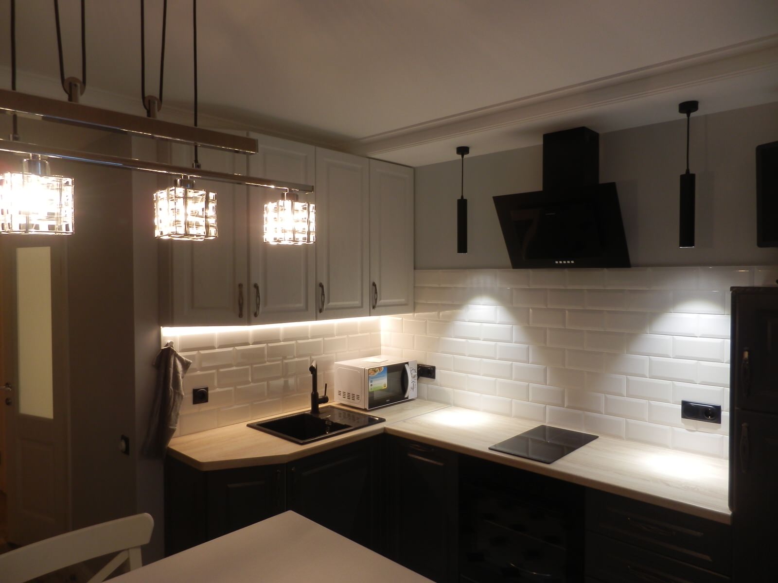 Современный черный