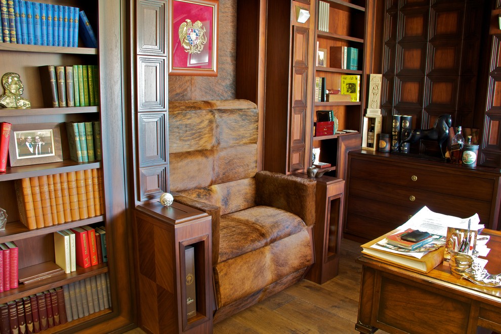 Кабинет. Мансарда жилого дома в центре Москвы