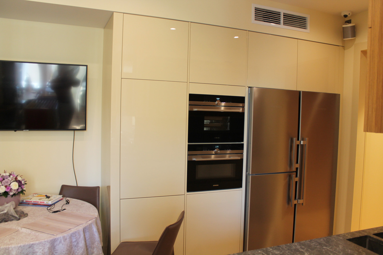 Как располагать ящики и технику на кухне.