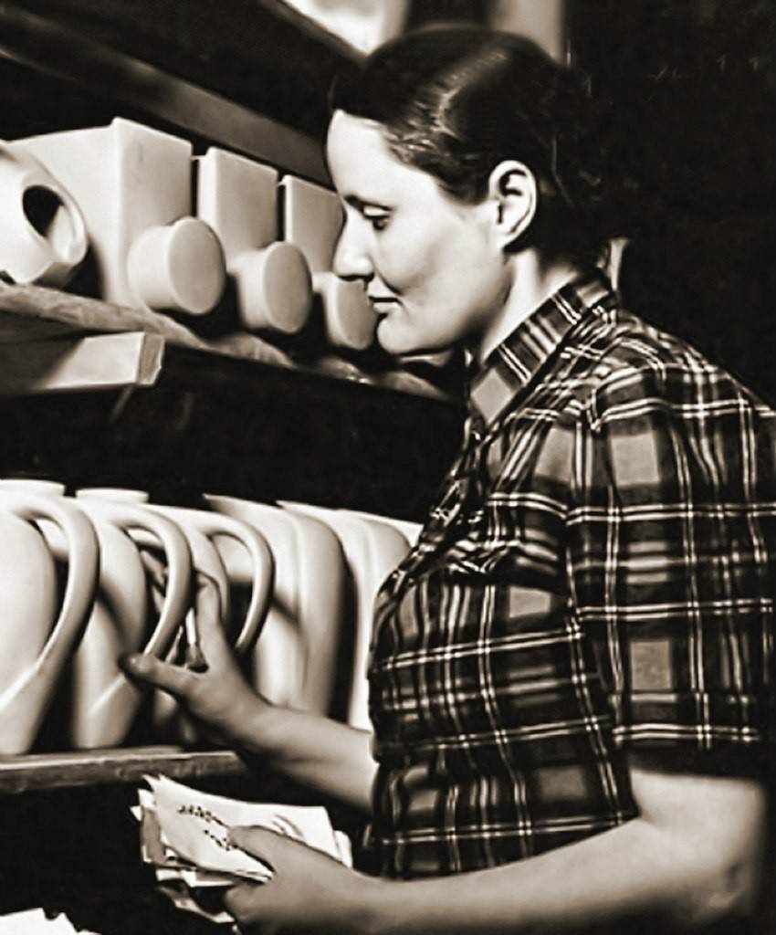 Портрет: Ева Цайзель и ее сервиз для ИФЗ