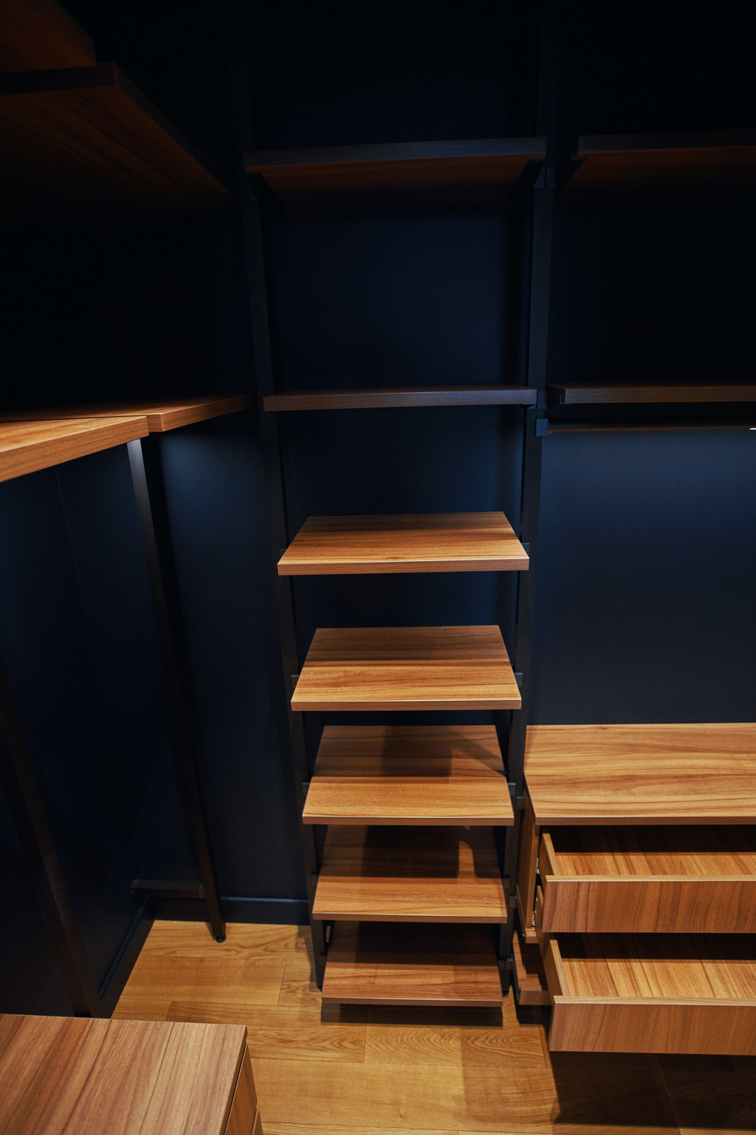 raumplus в интерьере квартиры на Минской, гардеробная UNO спальня