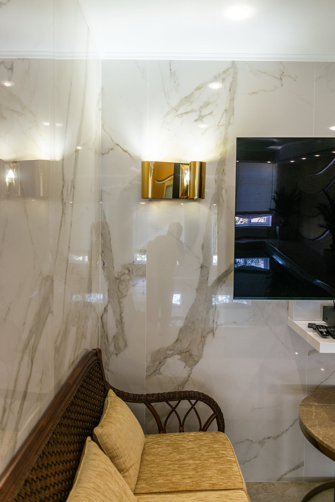 Дом с бассейном