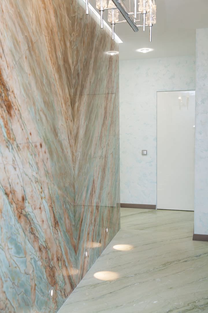 Кварцит и мрамор. Облицовка стен и полов.