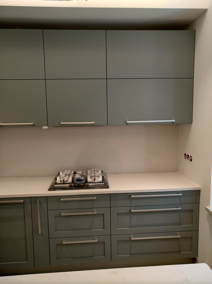 Обложка проекта: Столешницы из кварцевого агломерата на кухне и ванной комнате