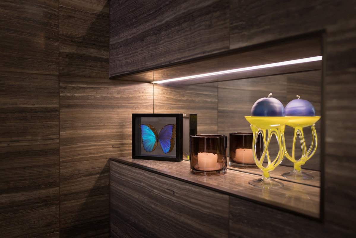 Яркий дом в пригороде