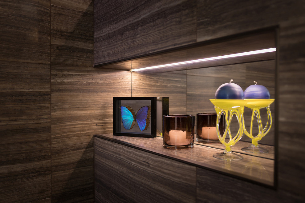 Яркий дом в пригороде