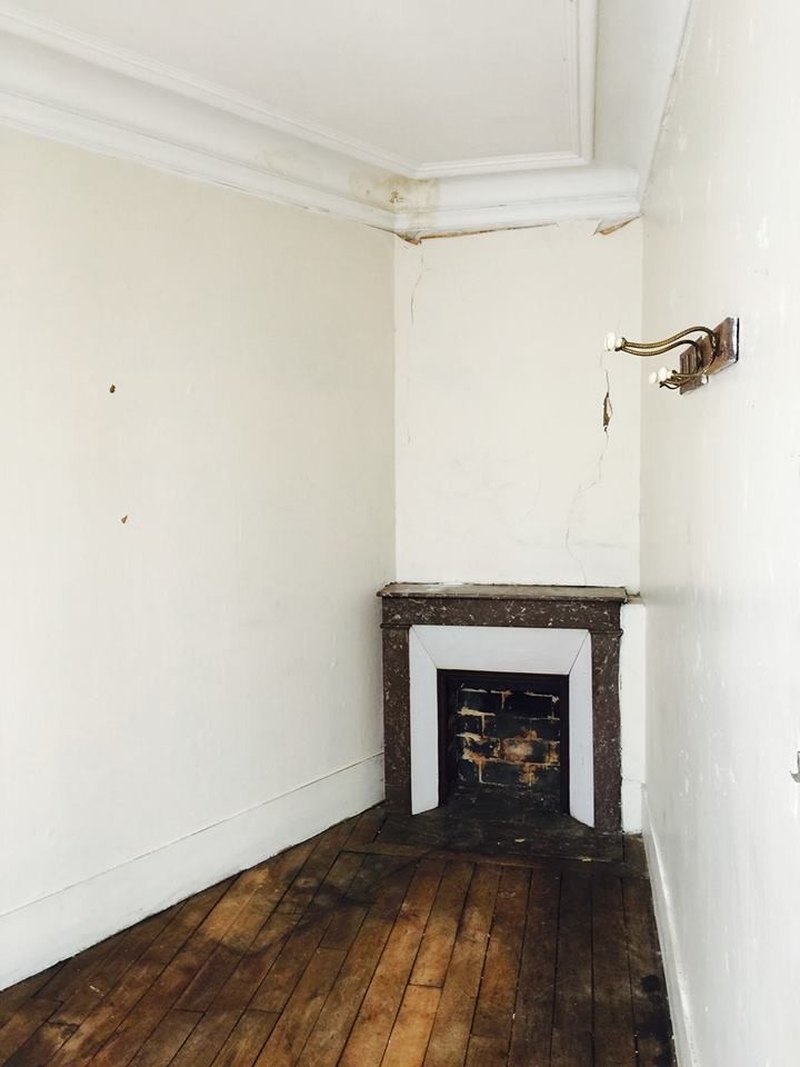 Houzz Франция: Квартира со стеклянной перегородкой, сделанной на заказ