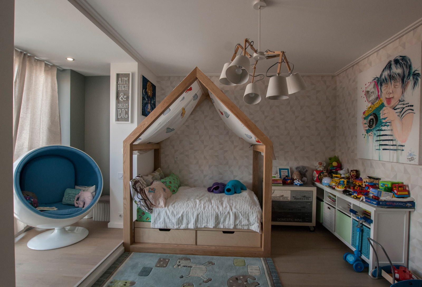 Modern and lignt 140 sq. m. appartment in Saint-Petersburg