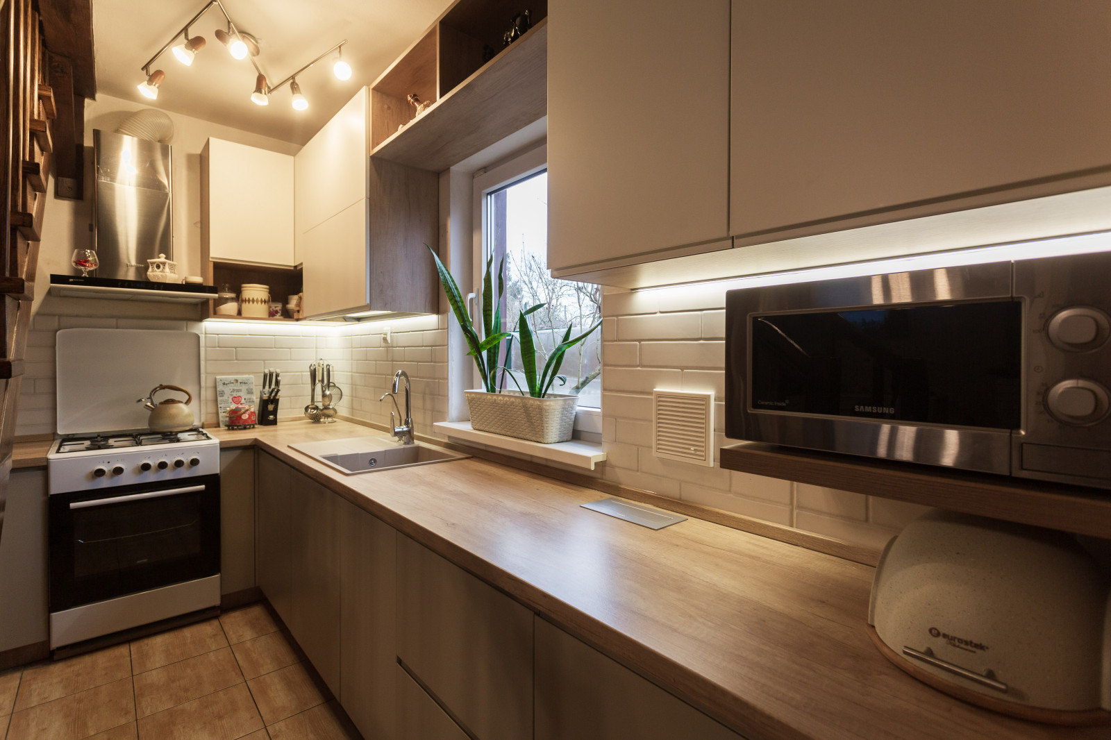 Кухня в частном доме нестандартной планировки