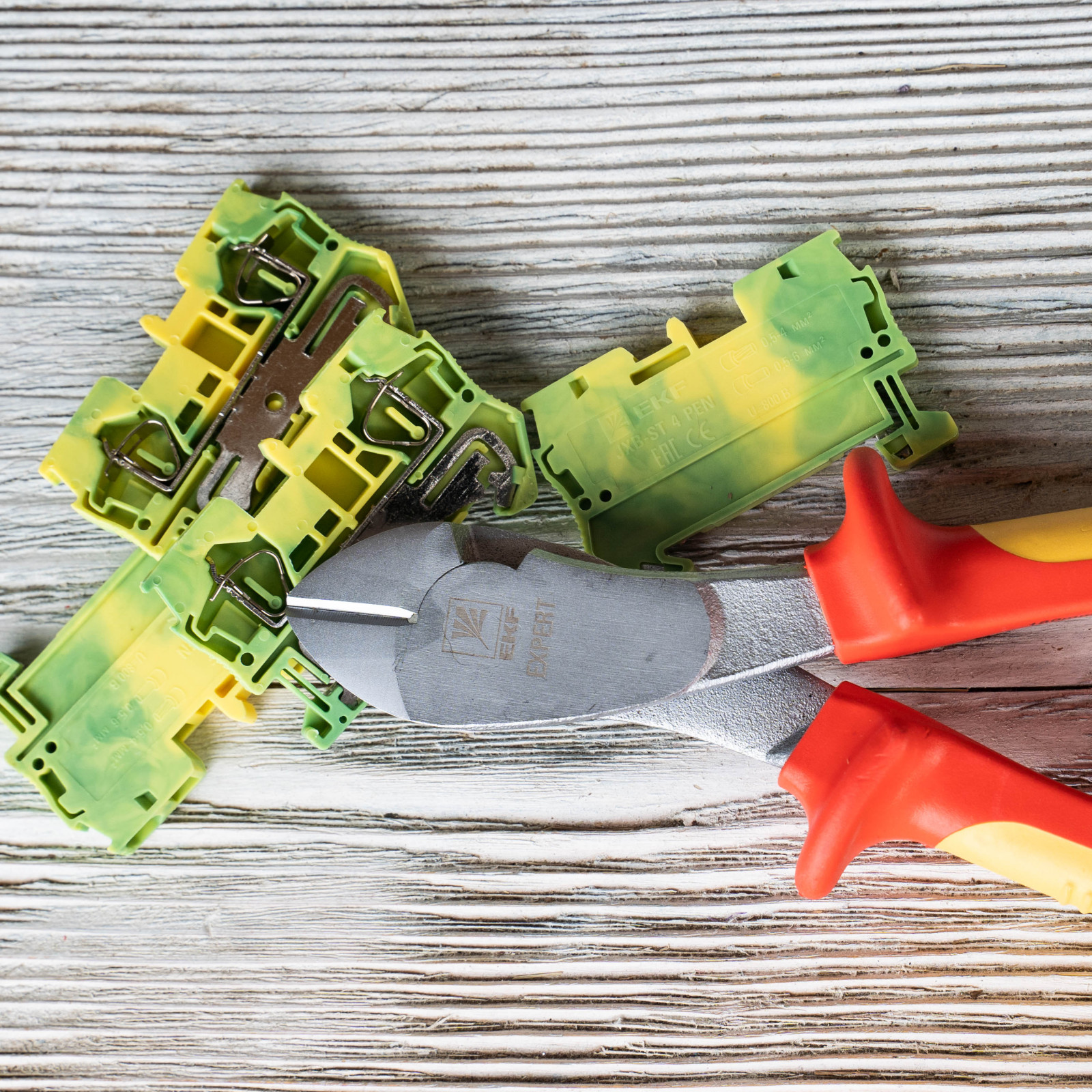 Электромонтажные изделия и инструменты EKF