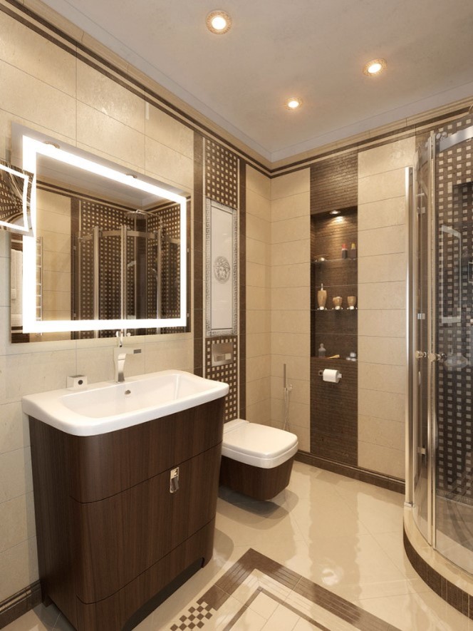 У Ростральных колонн