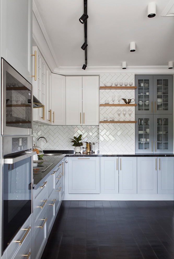 Просто фото: Как обыграть воздуховод на кухне