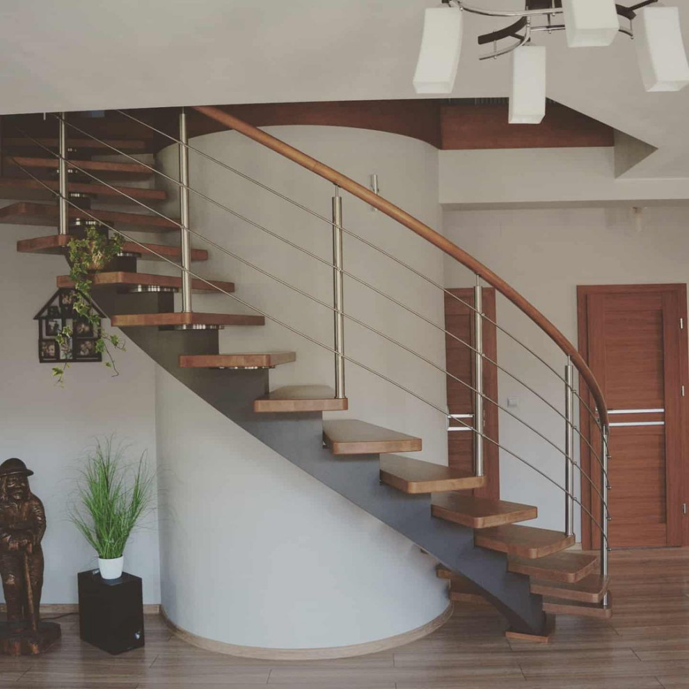 Винтовая лестница на центральном косоуре