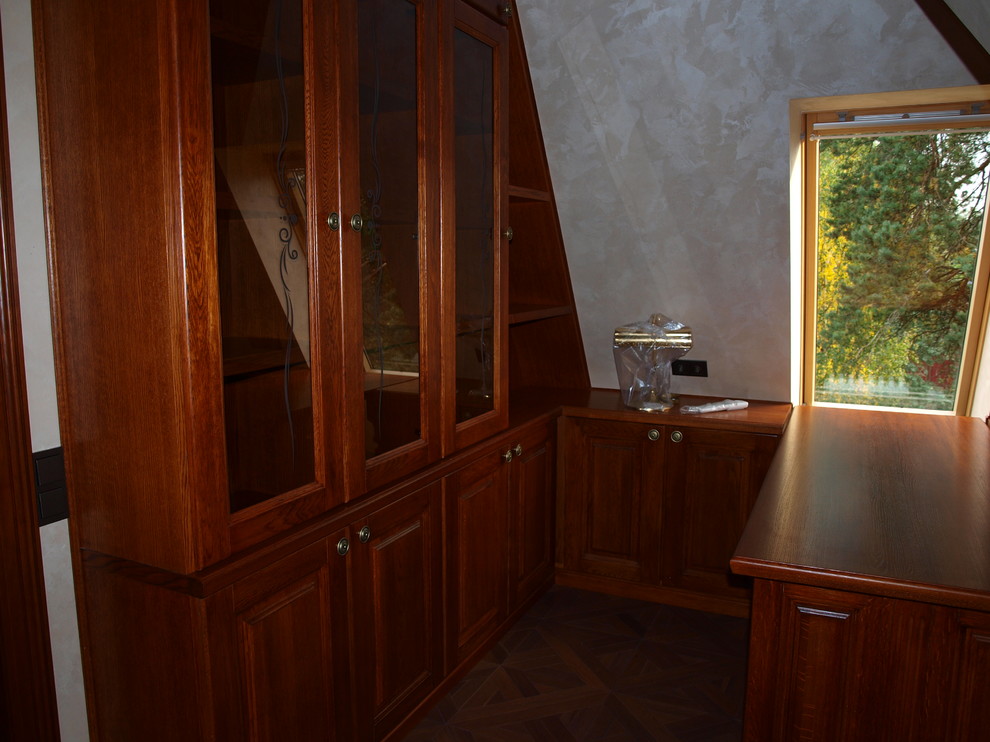 Дом на склоне холма