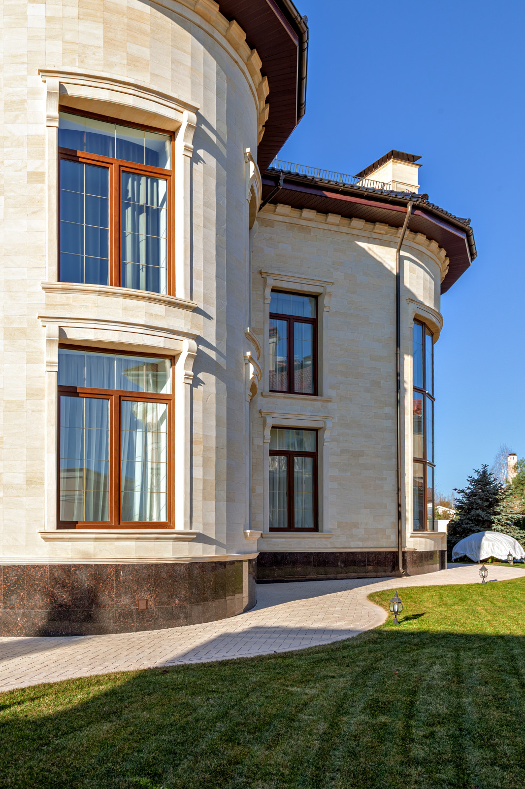 Строительство дома и отделочные работы. Дом на Новой Риге. 700 кв.м.