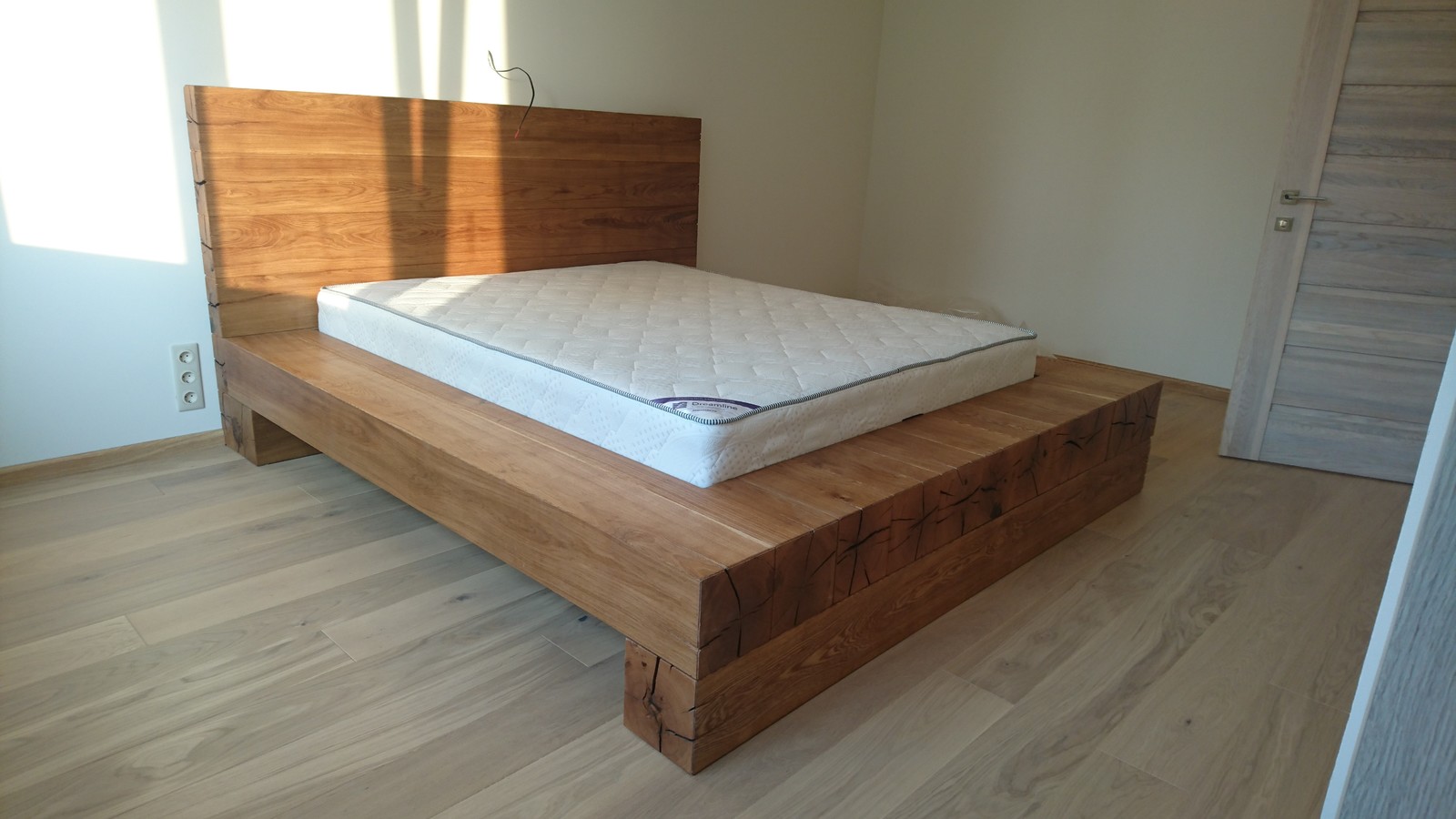 Обложка проекта: Кровать в стиле лофт