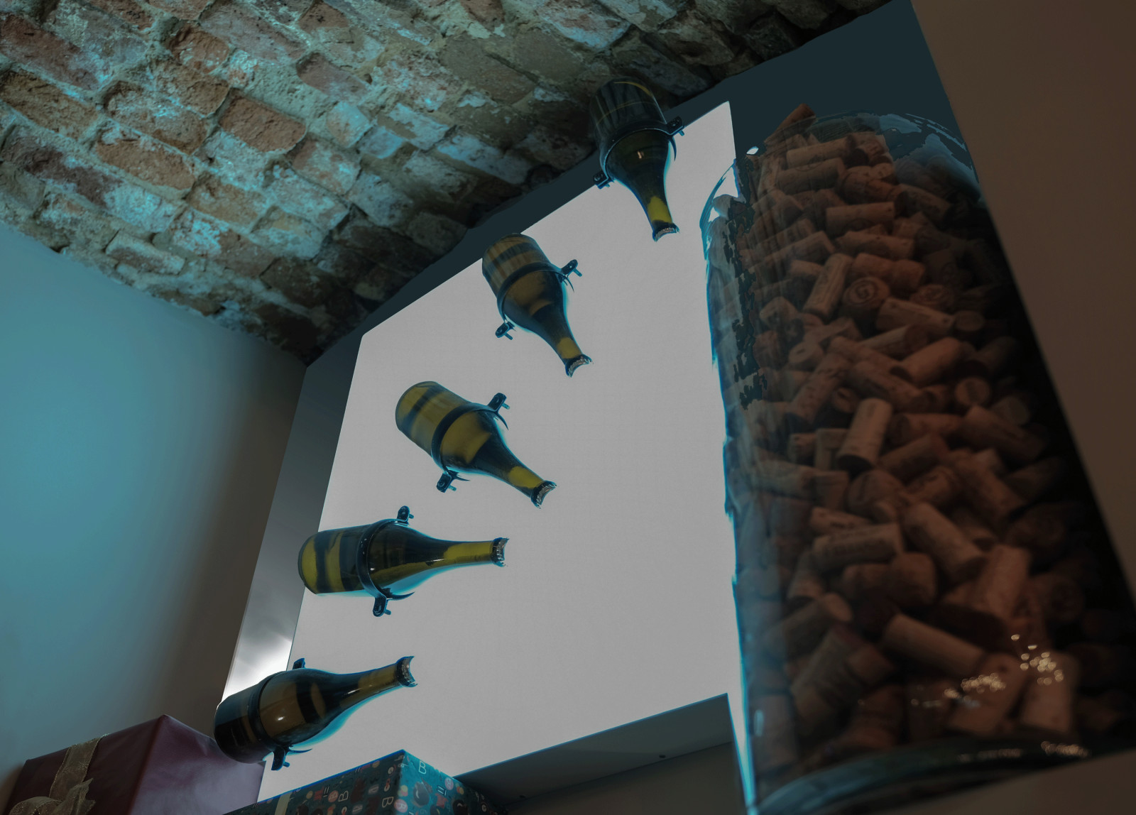 Винный погреб с барной стойкой из дров и камином