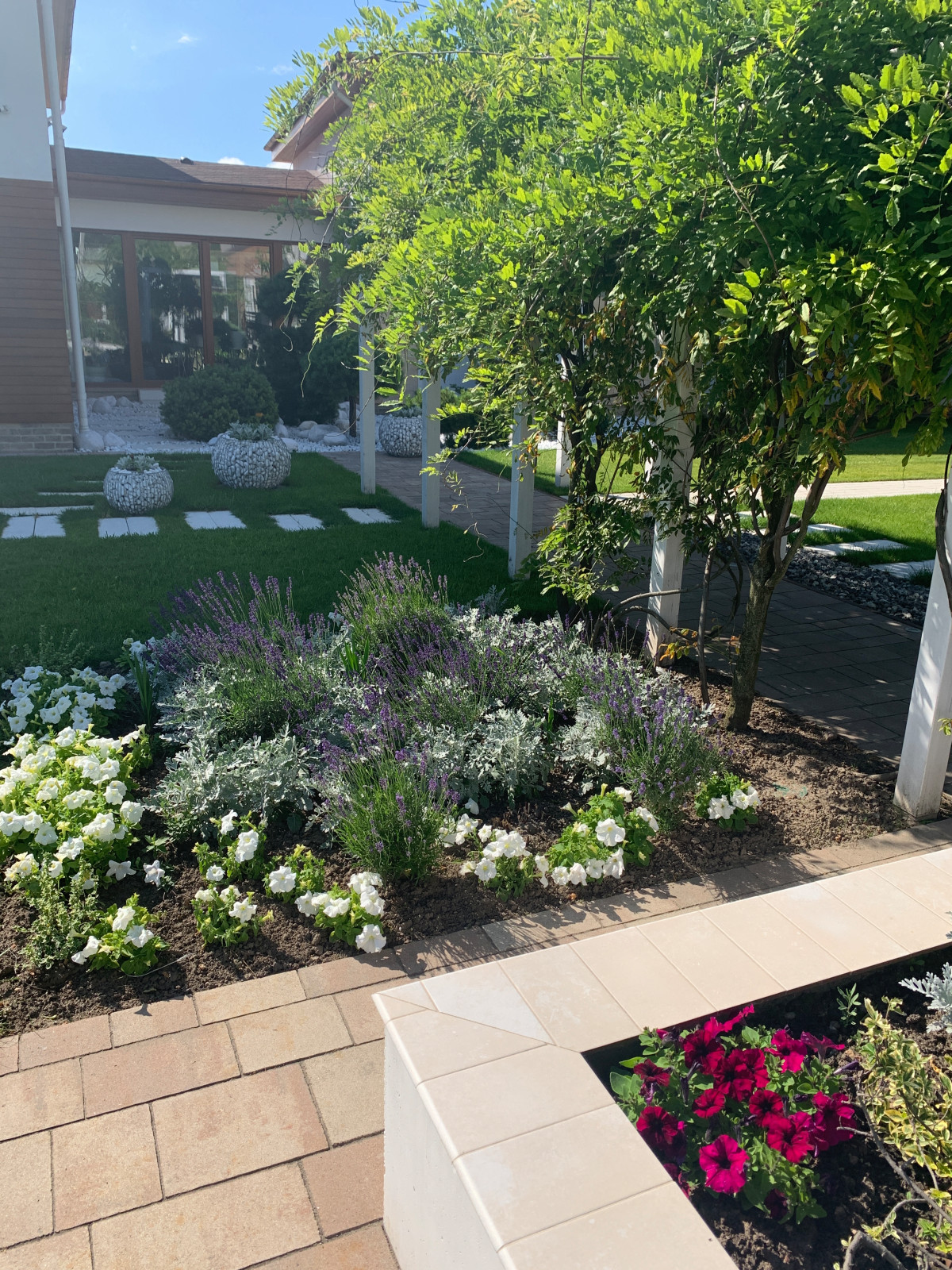 Современный сад для семьи