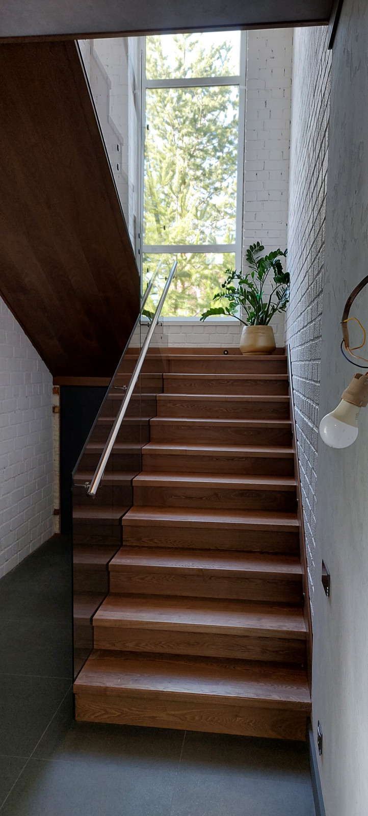 Лестничное ограждение из стекла.