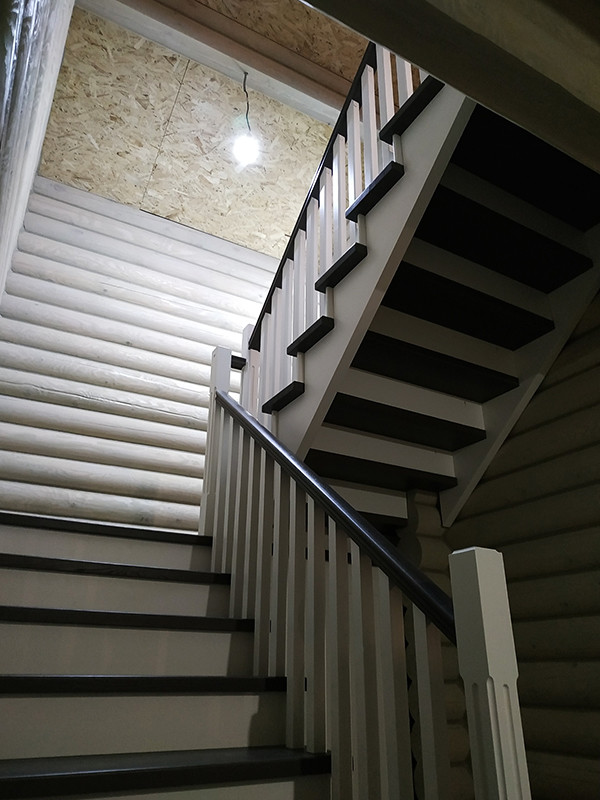 Лестница с подлестничным пространством