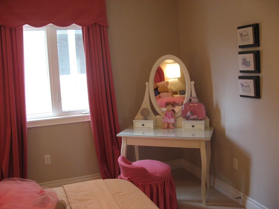 Комната для девочки в малометражке.