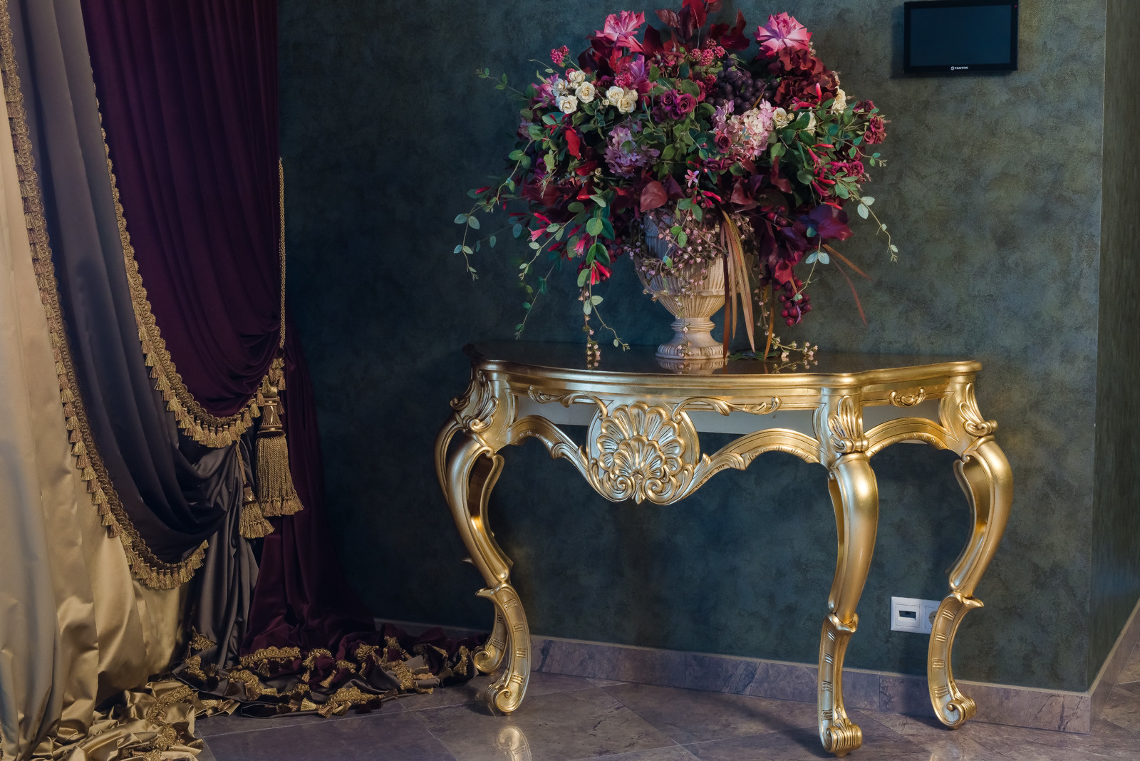 Холл второго этажа