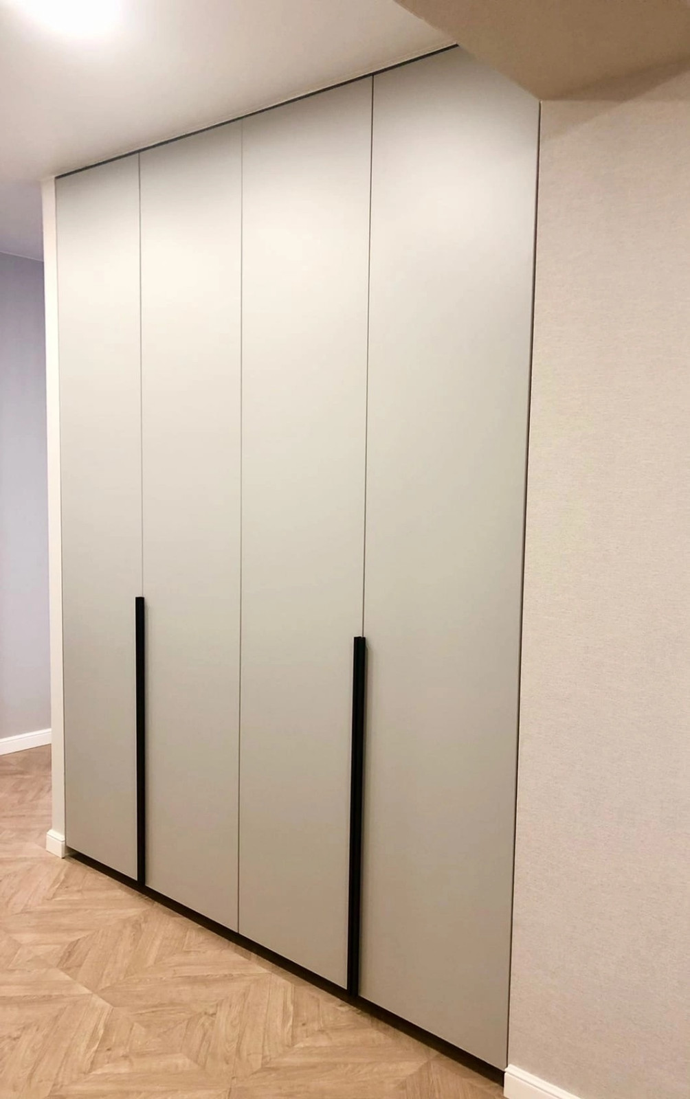 Обложка проекта: Шкаф с длинной ручкой