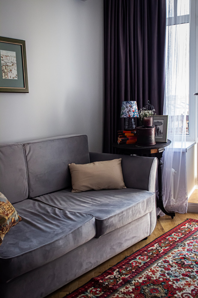 Квартира с антикварной мебелью для театрального критика