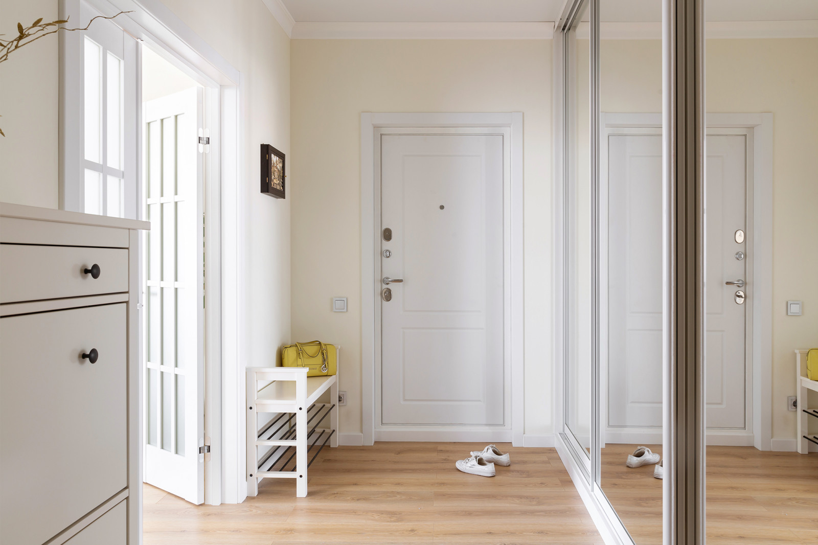 Квартира для родителей с натяжными потолками