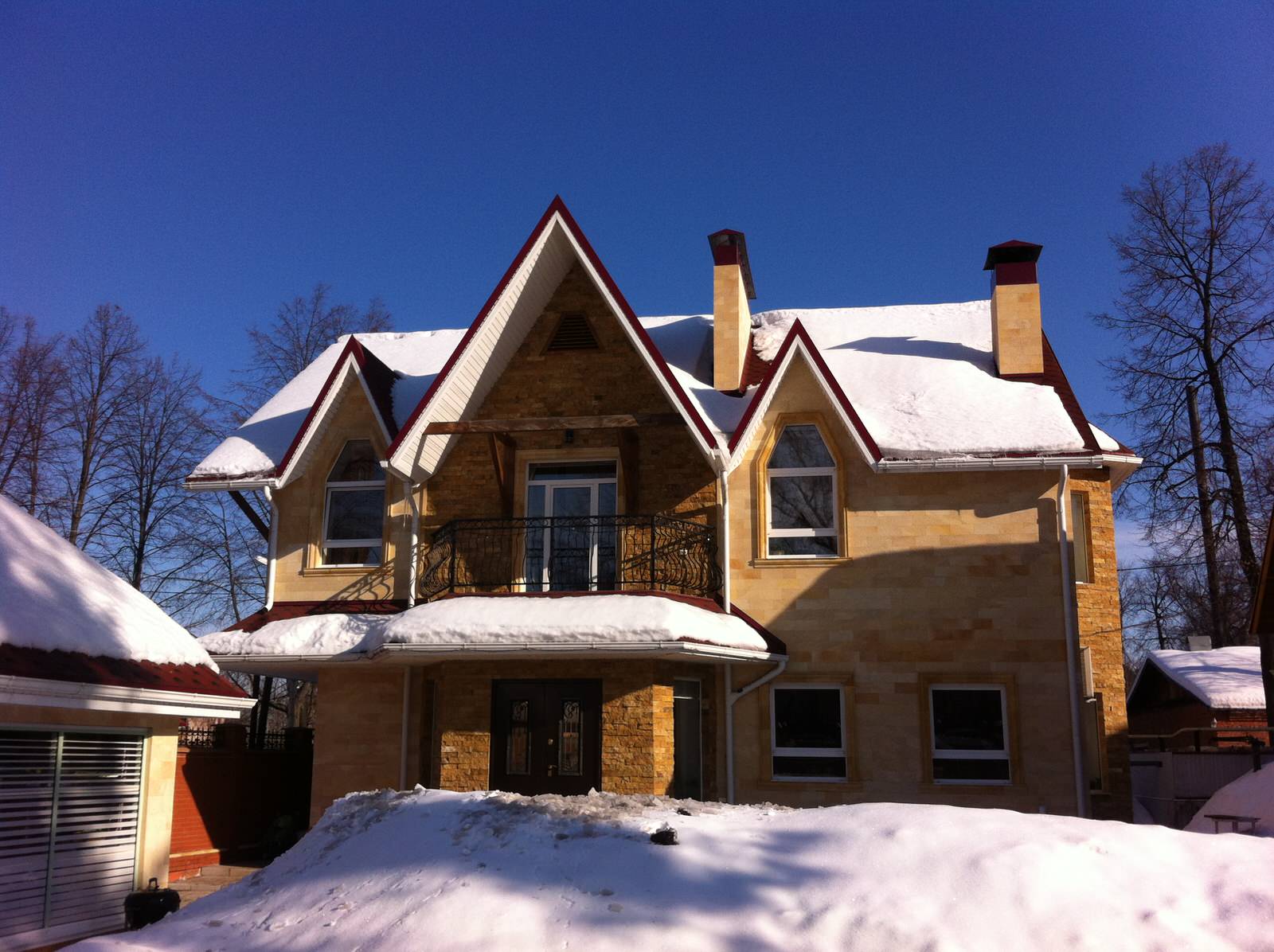 Каменная облицовка дома в городе Сарапул