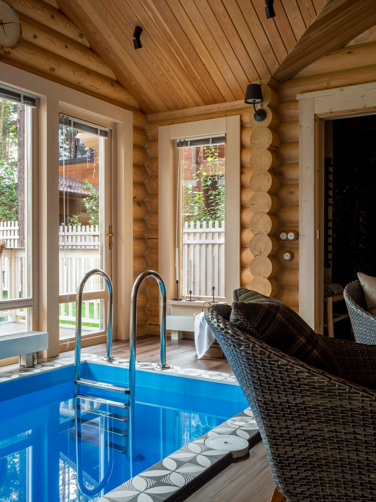 Банный домик с бассейном (фото)